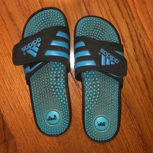 ADIDAS SLIDES